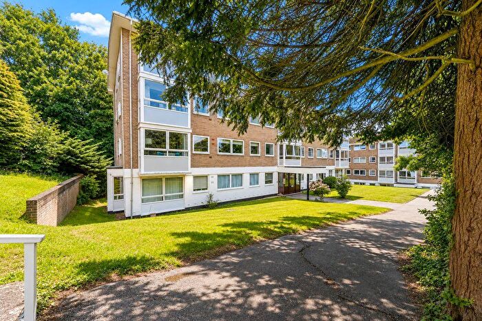 2 Bedroom Flat For Sale In Southfield Park, Oxford, OX4