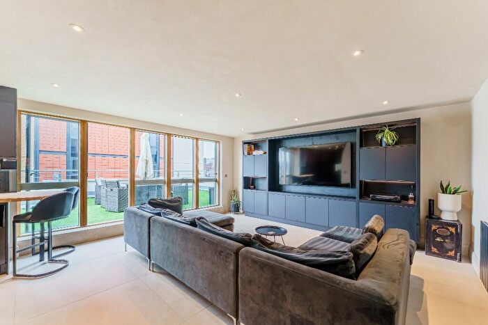 2 Bedroom Apartment For Sale In Bowman Lane, Leeds, West Yorkshire, LS10
