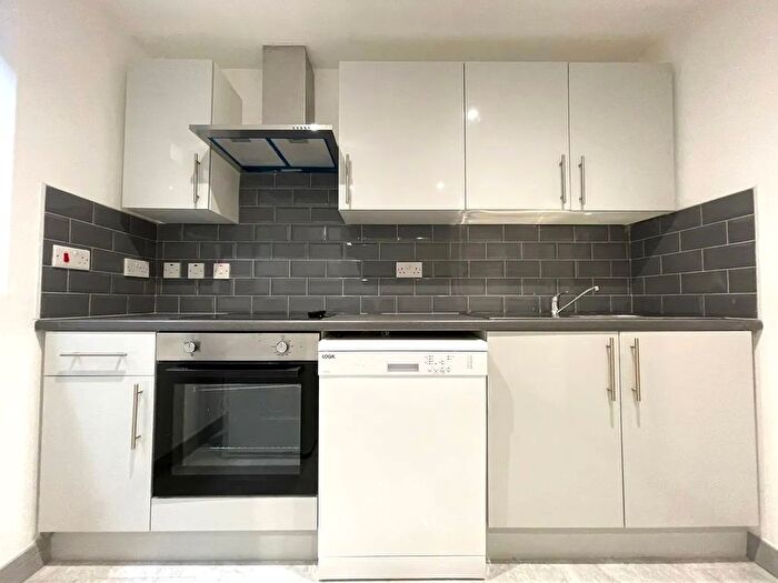 3 Bedroom Maisonette To Rent In Crofton Road, London, E13