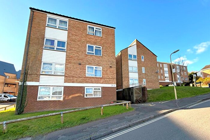 3 Bedroom Flat To Rent In Stanmore, SO22