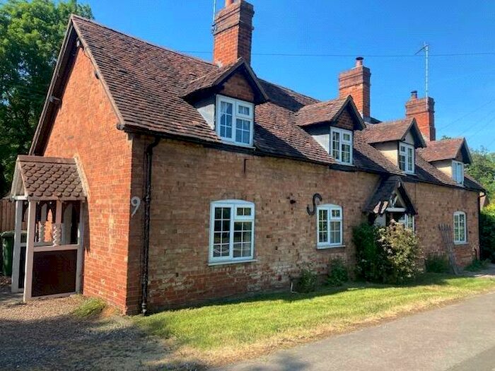 3 Bedroom Semi-Detached House For Sale In & Arrow, Alcester, Warwickshire, B49