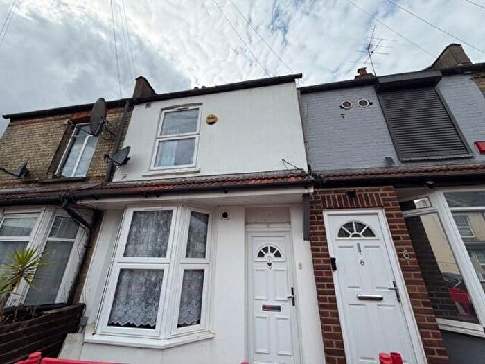 3 Bedroom Terraced House For Sale In Mead Road, Edgware, HA8