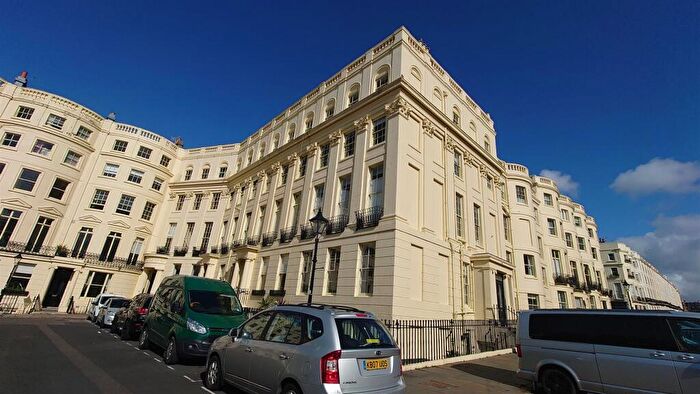1 Bedroom Flat For Sale In Brunswick Square, Hove, BN3