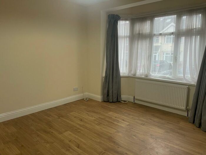 3 Bedroom House To Rent In Newbury Park, IG2