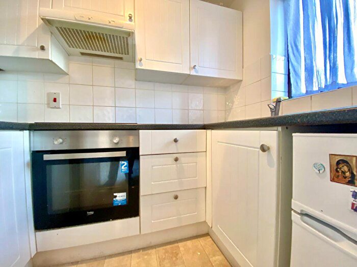 1 Bedroom Maisonette To Rent In Rochford Gardens, SL2