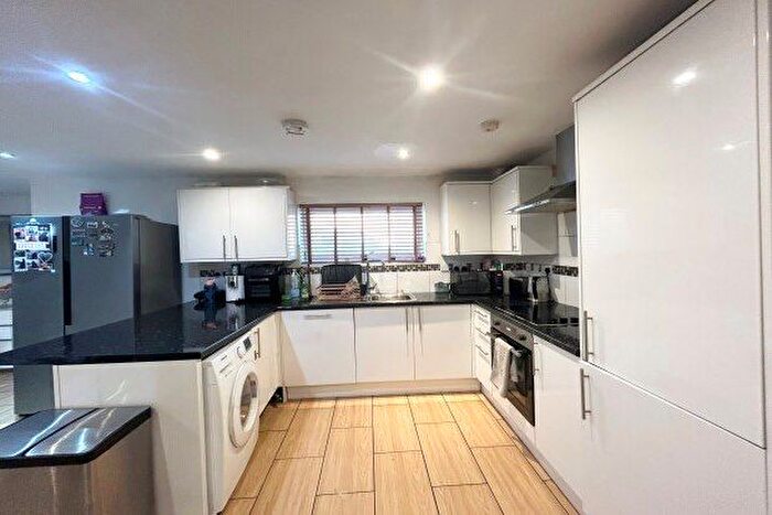 5 Bedroom Property To Rent In Radwin Close, Romford, RM5