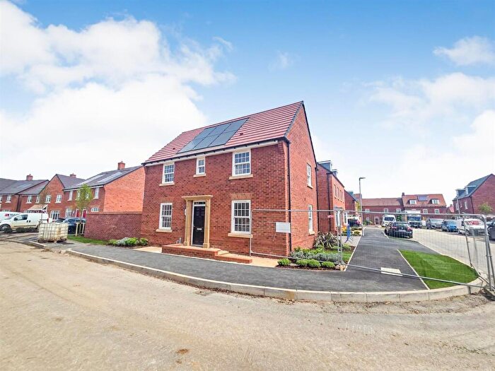 3 Bedroom Detached House For Sale In Cearle Walk, Saxon Way, Great Denham, MK40