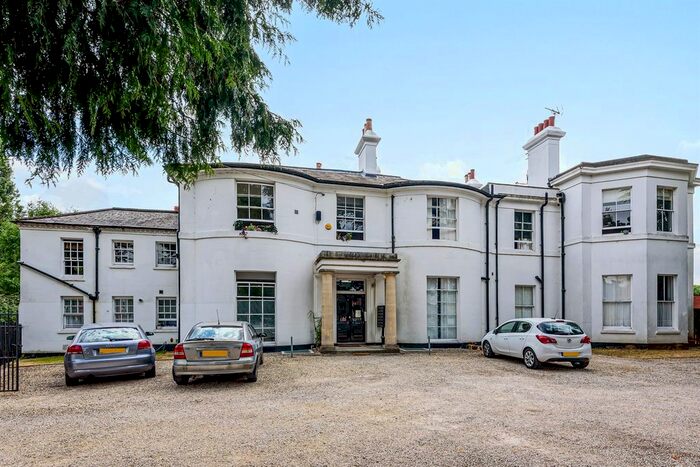 3 Bedroom Flat To Rent In St. Andrews House, Reading, RG30