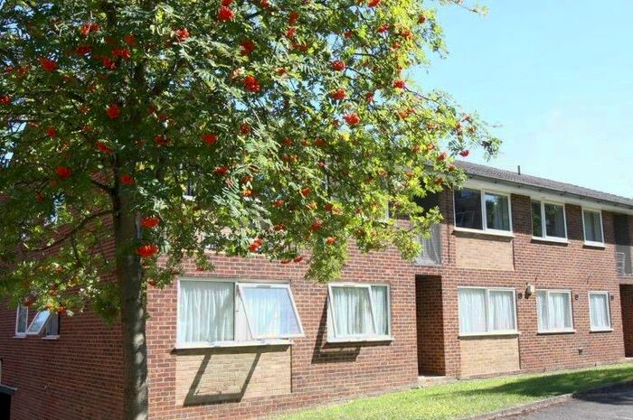 2 Bedroom Flat To Rent In Windsor Drive, High Wycombe, HP13