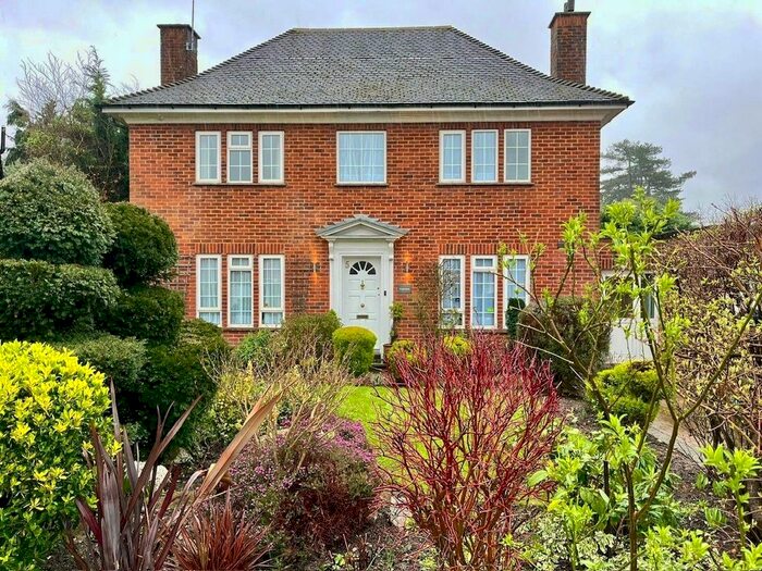 4 Bedroom Detached House To Rent In Coles Green, Bushey Heath, Bushey, Hertfordshire, WD23