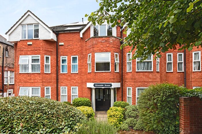 2 Bedroom Flat To Rent In Riverside House, Finchley, (), N12