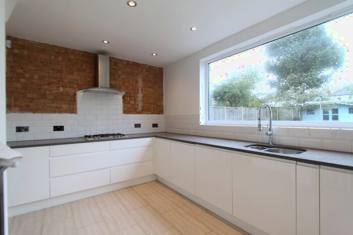 4 Bedroom Semi-Detached House To Rent In Lavidge Road, Mottingham, London, SE9