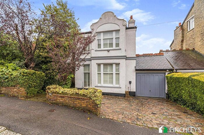 4 Bedroom Detached House For Sale In Hadley Road, Barnet, EN5