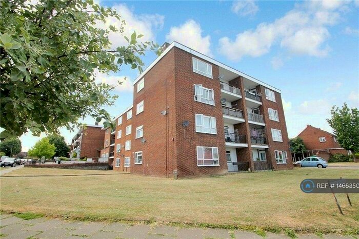 2 Bedroom Flat To Rent In Abbots Avenue West, St. Albans, AL1