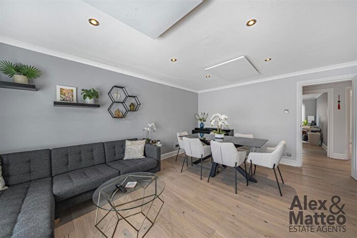 2 Bedroom Flat For Sale In Tideway Court, Rotherhithe, SE16