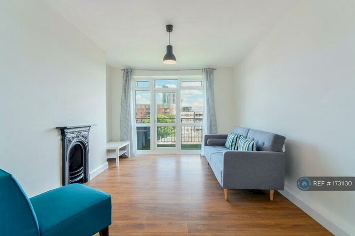 2 Bedroom Flat To Rent In Buckingham House, London, N4