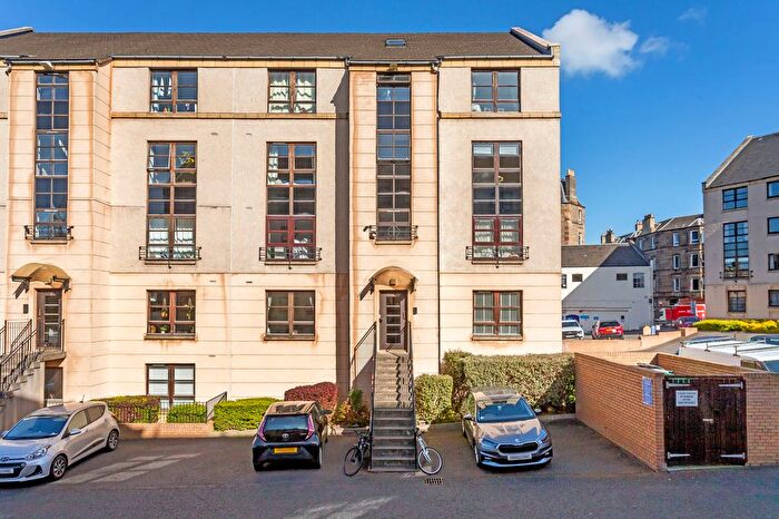 2 Bedroom Flat For Sale In / Rodney Place, Canonmills, Edinburgh, EH7