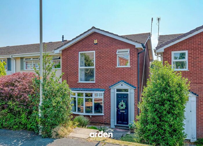 3 Bedroom End Of Terrace House For Sale In Charterfield Drive, Kingswinford, DY6