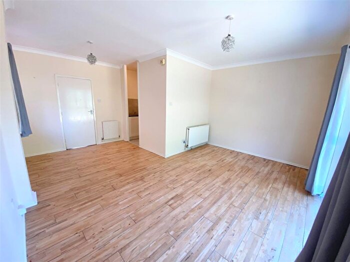 1 Bedroom Flat To Rent In Grove Place, Welham Green, AL9