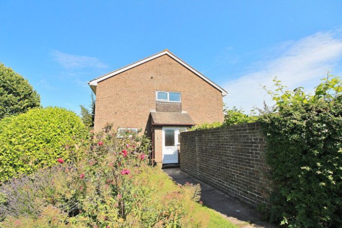3 Bedroom Semi-Detached House To Rent In Kingsmead Avenue, Stubbington, Fareham, PO14