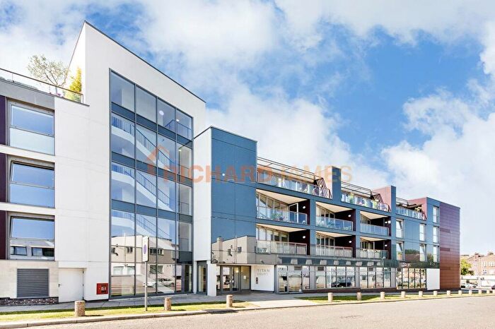 3 Bedroom Apartment For Sale In Flower Lane, Mill Hill, London, NW7