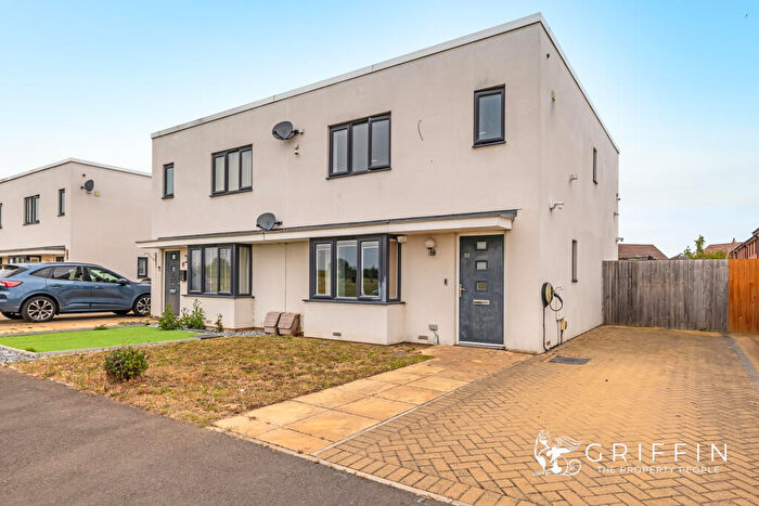 3 Bedroom Semi-Detached House For Sale In Shearwater Avenue, East Tilbury, Tilbury, RM18