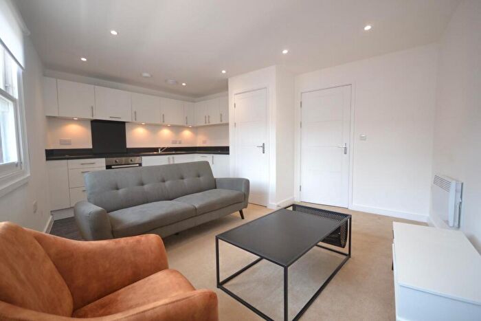 1 Bedroom Apartment To Rent In High Street, Reading, RG1