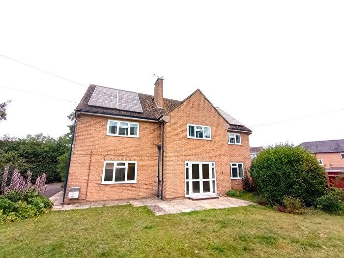 4 Bedroom Detached House To Rent In Burford Road, Carterton, OX18