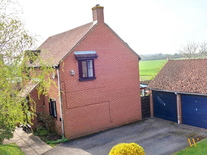 4 Bedroom Detached House For Sale In Orchard Close, Shillingford, OX10
