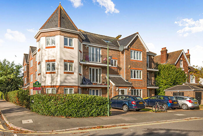 2 Bedroom Flat To Rent In Worcester Road, Sutton, Surrey, SM2