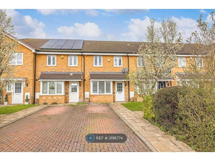 3 Bedroom Terraced House To Rent In Fernleigh Row, Slough, SL2