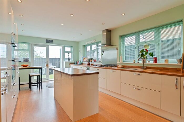 4 Bedroom Detached House For Sale In Rochester Road, Burham, ME1