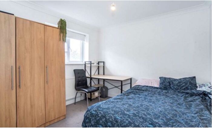 2 Bedroom Apartment To Rent In Unze Court, Vallance Road, E1
