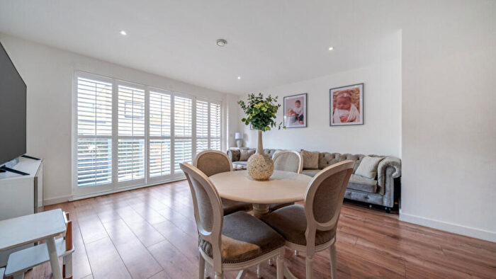 2 Bedroom Flat For Sale In Gala Court, Erith High Street, Erith, DA8