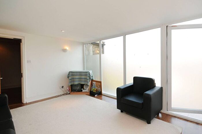 1 Bedroom Flat To Rent In Barking Road, Canning Town, London, E16