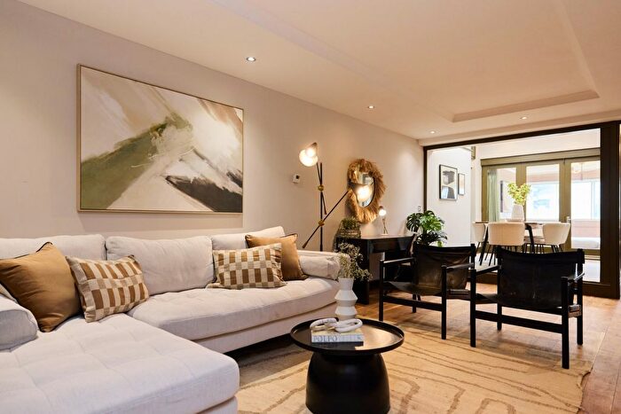 3 Bedroom Flat For Sale In The Colonnades, Porchester Square, W2