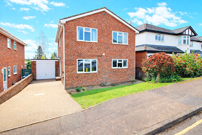 4 Bedroom Detached House For Sale In Acorn Lane, Cuffley, EN6