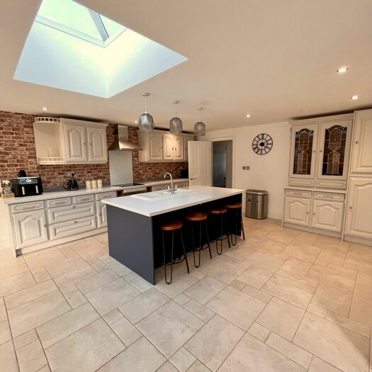 3 Bedroom Bungalow To Rent In Nursted Avenue, New Barn, DA3