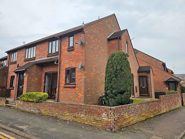2 Bedroom Flat For Sale In Quainton Road, Waddesdon, Aylesbury, HP18