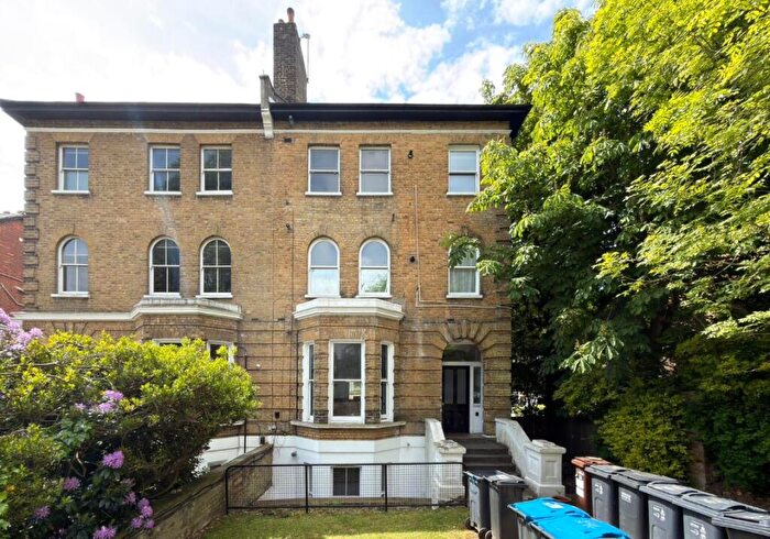 1 Bedroom Flat For Sale In C Fox Hill, Crystal Palace, London, SE19