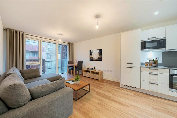 1 Bedroom Flat To Rent In Blackthorne House, Blondin Way, SE16