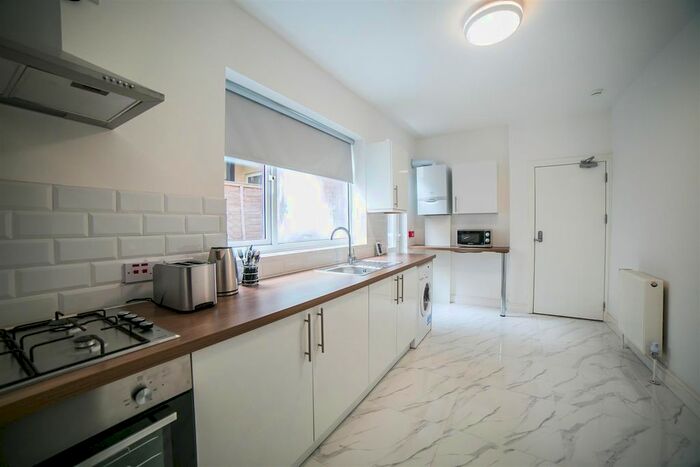 Studio To Rent In Bearwood Road, Bearwood, Smethwick, B66