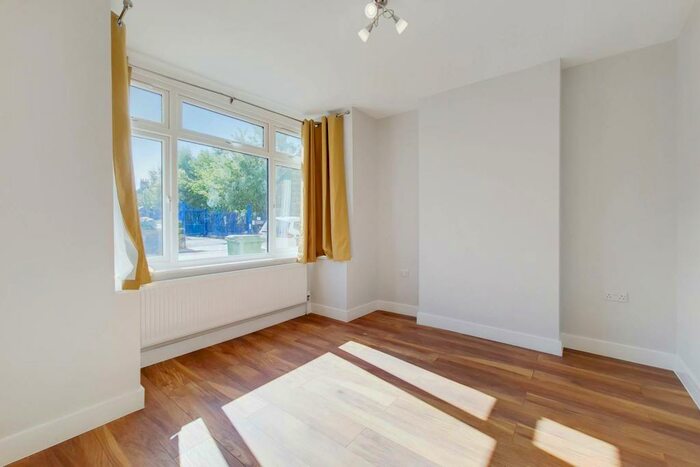 3 Bedroom End Of Terrace House To Rent In Jaffray Road, Bromley, BR2