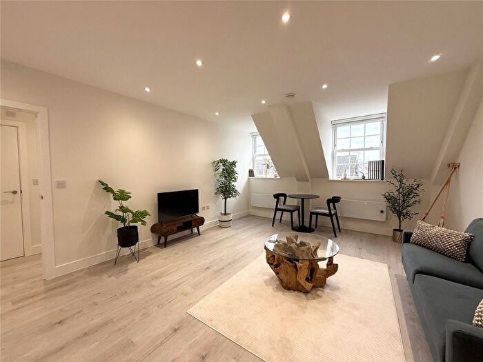 1 Bedroom Flat For Sale In Chapel Street, Marlow, Buckinghamshire, SL7
