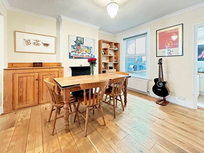 3 Bedroom Terraced House For Sale In Station Road, Amersham, HP6