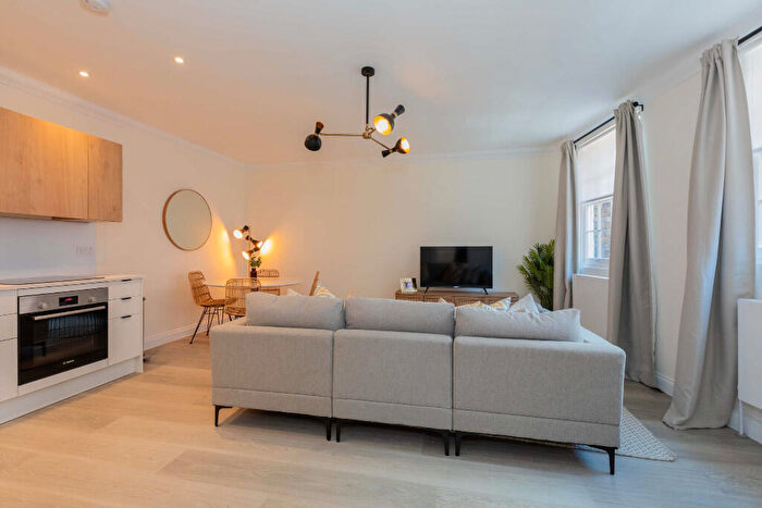 2 Bedroom Apartment To Rent In High Street, Eton, SL4