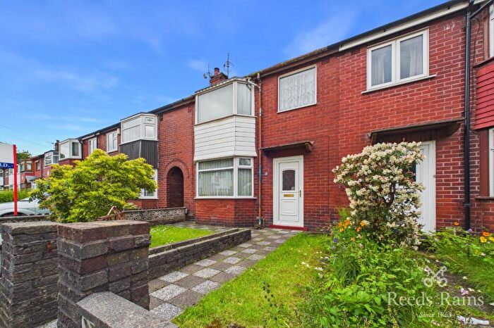3 Bedroom Semi-Detached House For Sale In Elsdon Drive, Manchester, Greater Manchester, M18