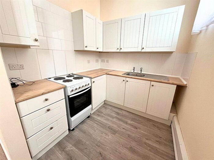2 Bedroom Flat To Rent In Cornwallis Terrace, Hastings, TN34