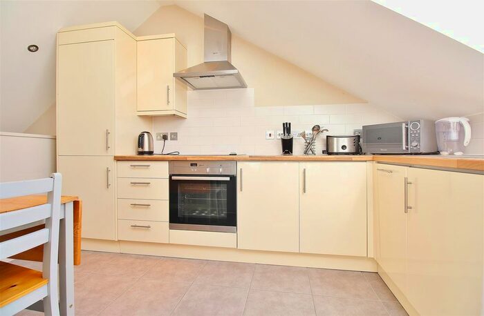 1 Bedroom Flat To Rent In Linkfield Road, Isleworth, TW7