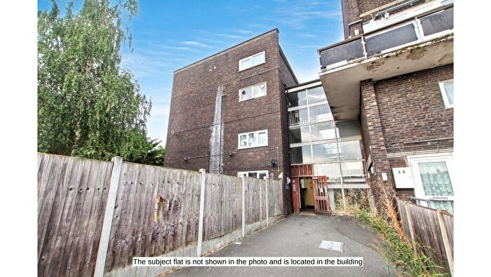 2 Bedroom Maisonette For Sale In Tinkler Side, Basildon, Essex, SS14